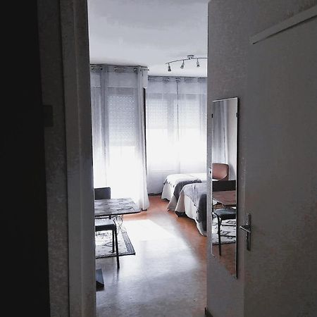 Paisible Studio Avec Agreable Loggia 2 Mn Du Centre Apartment Aix-les-Bains Luaran gambar